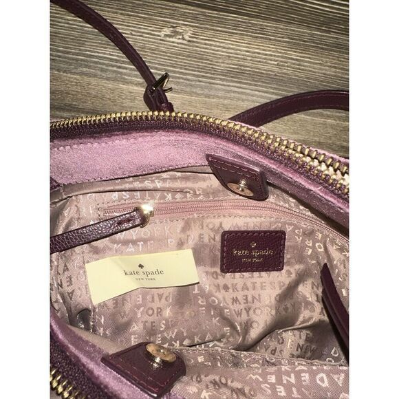 Kate Spade Red Suede Purse. Preloved Condition. Gold Hardware. 6 - Picture 8 of 13